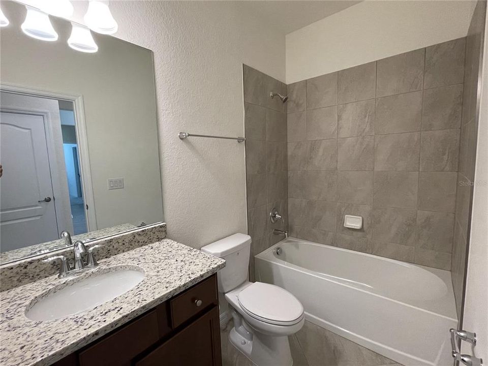 出租: $4,000 (3 贝兹, 3 浴室, 1849 平方英尺)