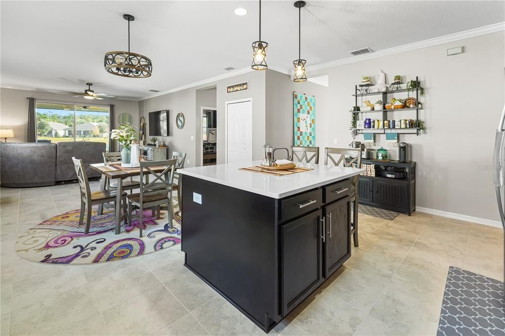 На продажу: $385,000 (3 спален, 2 ванн, 2090 Квадратных фут)