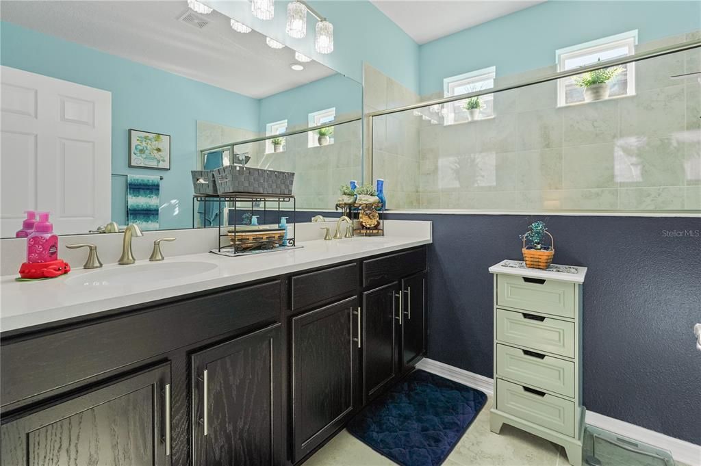 На продажу: $385,000 (3 спален, 2 ванн, 2090 Квадратных фут)