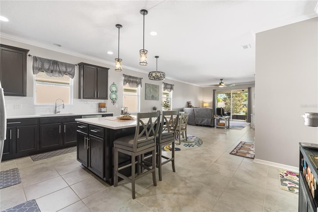 На продажу: $385,000 (3 спален, 2 ванн, 2090 Квадратных фут)