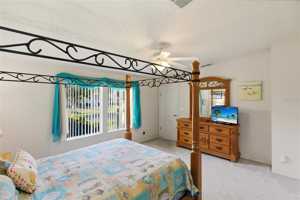 For Sale: $369,500 (3 beds, 2 baths, 1892 Square Feet)