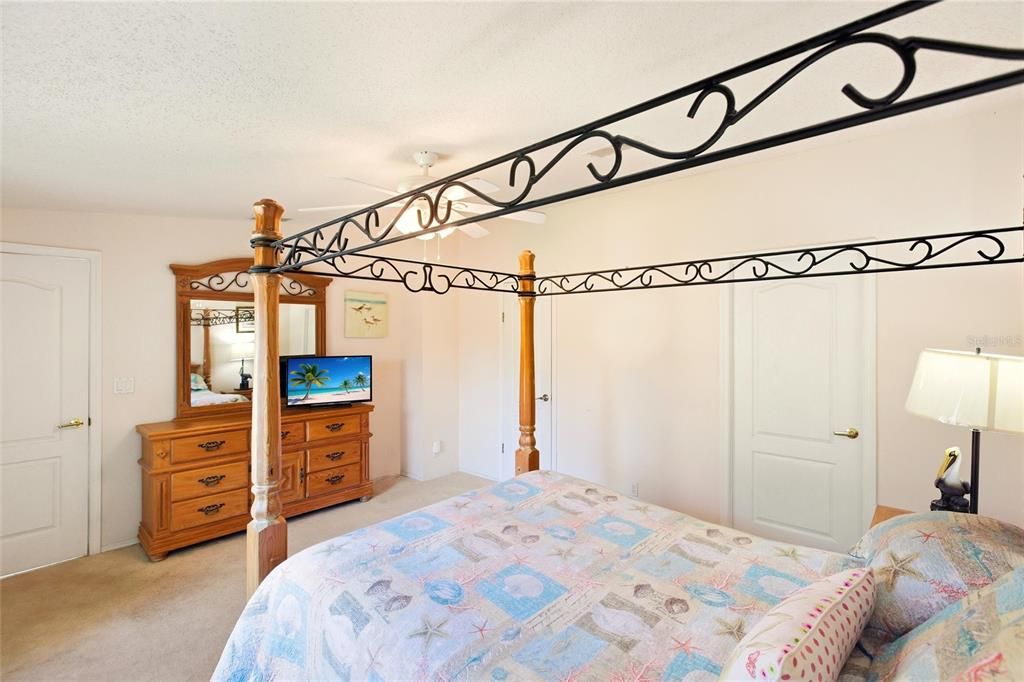 For Sale: $369,500 (3 beds, 2 baths, 1892 Square Feet)