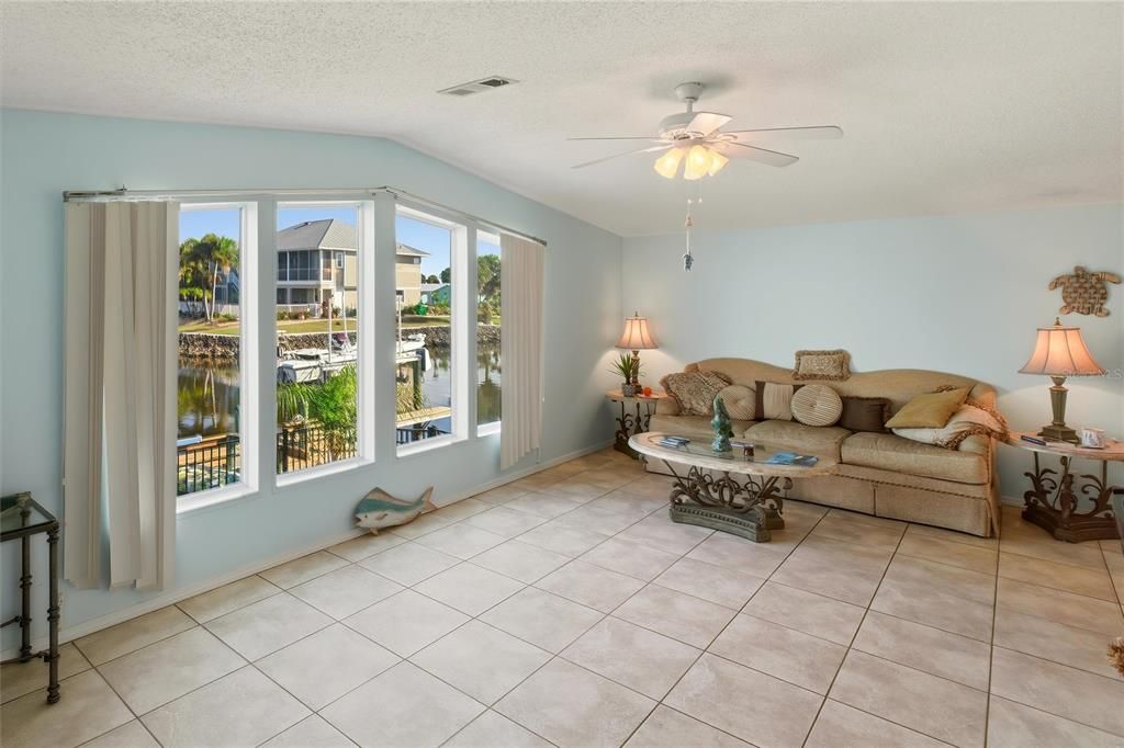 For Sale: $369,500 (3 beds, 2 baths, 1892 Square Feet)