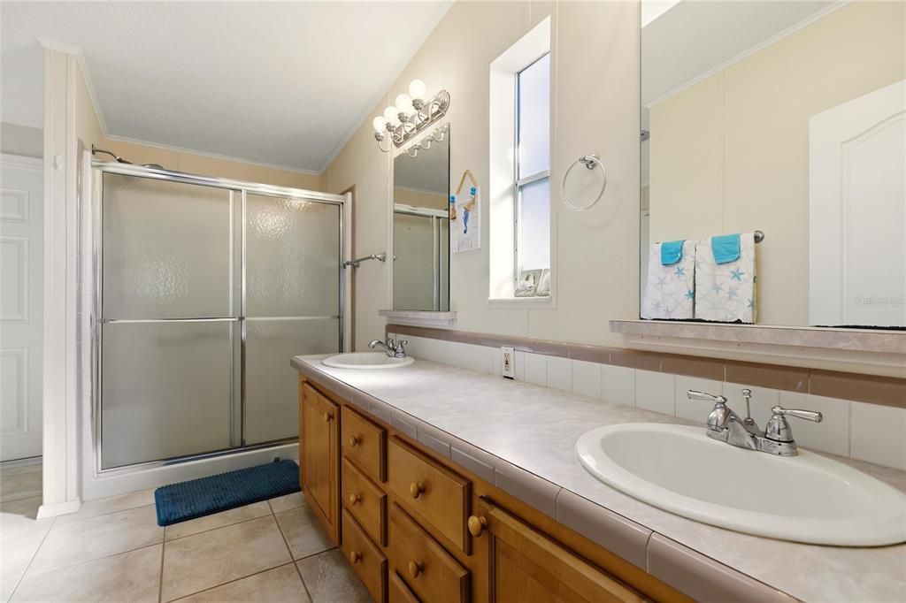 For Sale: $369,500 (3 beds, 2 baths, 1892 Square Feet)