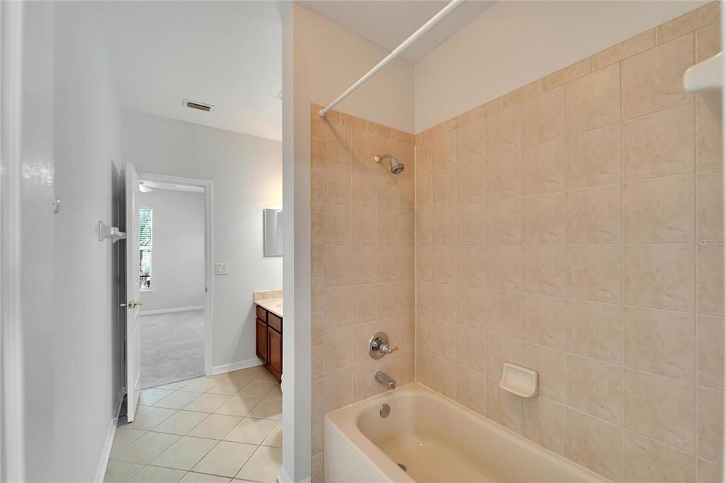 En Venta: $649,000 (4 camas, 3 baños, 3772 Pies cuadrados)