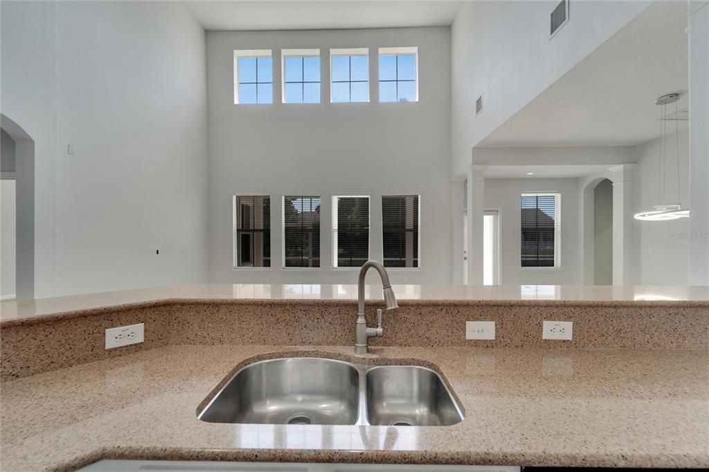 En Venta: $649,000 (4 camas, 3 baños, 3772 Pies cuadrados)