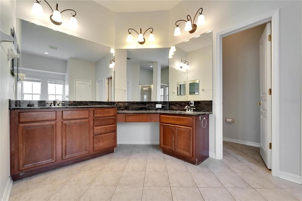 En Venta: $649,000 (4 camas, 3 baños, 3772 Pies cuadrados)