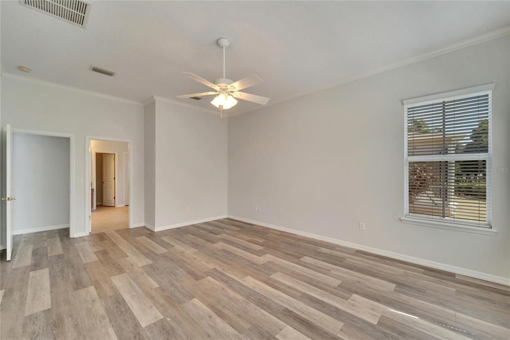 En Venta: $649,000 (4 camas, 3 baños, 3772 Pies cuadrados)