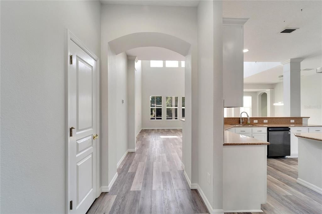 En Venta: $649,000 (4 camas, 3 baños, 3772 Pies cuadrados)