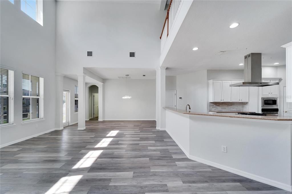 En Venta: $649,000 (4 camas, 3 baños, 3772 Pies cuadrados)