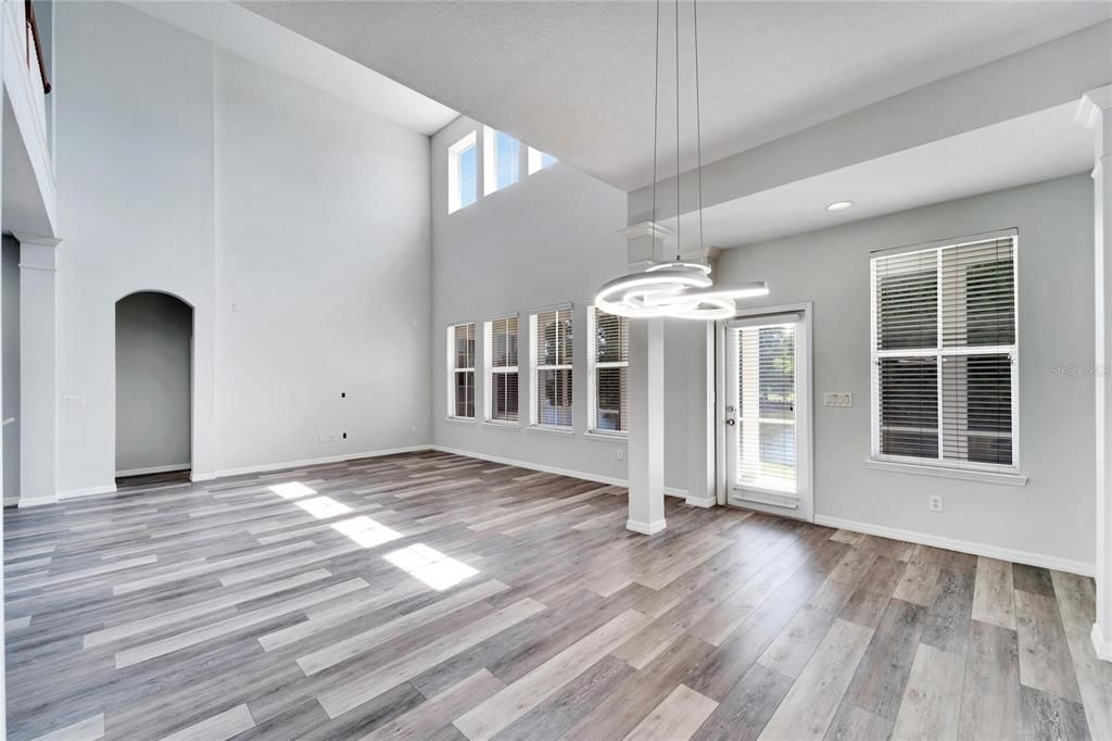 En Venta: $649,000 (4 camas, 3 baños, 3772 Pies cuadrados)