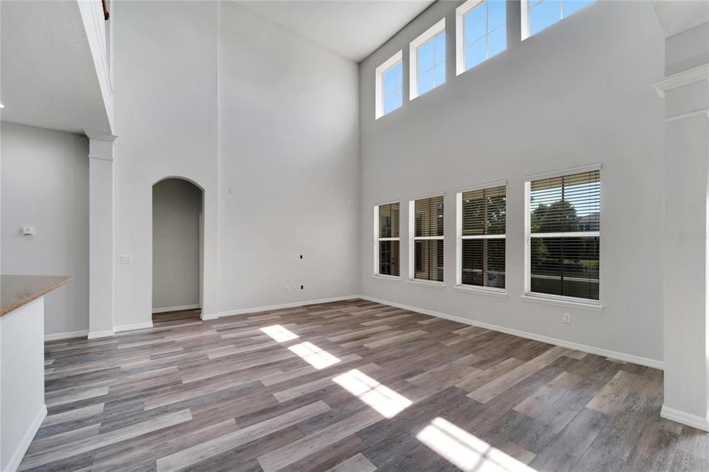 En Venta: $649,000 (4 camas, 3 baños, 3772 Pies cuadrados)