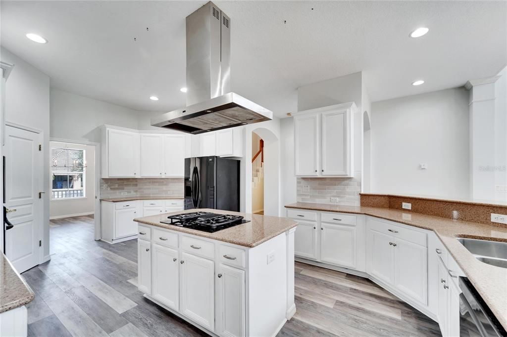 En Venta: $649,000 (4 camas, 3 baños, 3772 Pies cuadrados)