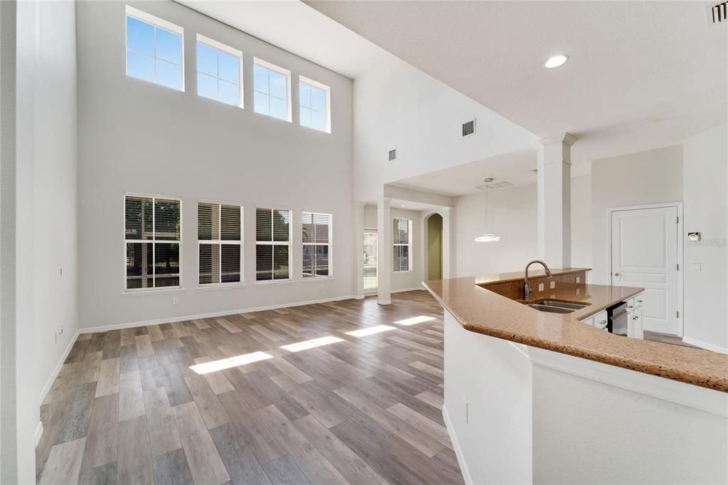 En Venta: $649,000 (4 camas, 3 baños, 3772 Pies cuadrados)