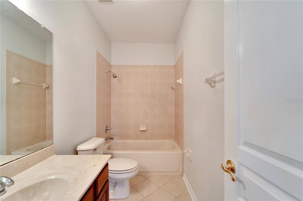 En Venta: $649,000 (4 camas, 3 baños, 3772 Pies cuadrados)