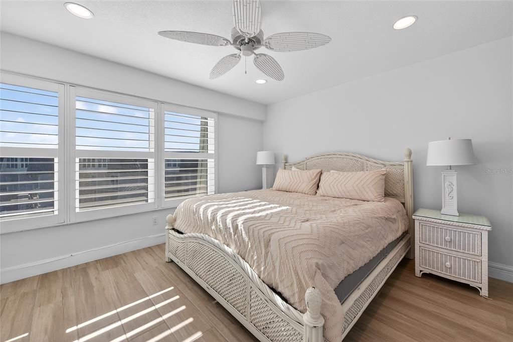 待售: $565,000 (2 贝兹, 2 浴室, 1033 平方英尺)