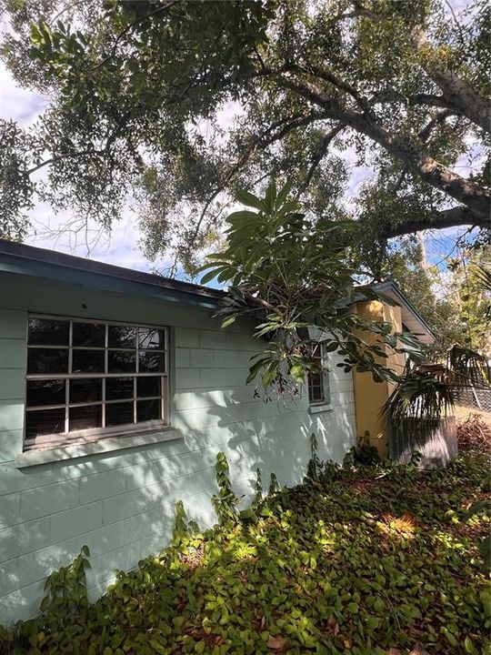 Active With Contract: $149,999 (2 beds, 2 baths, 1436 Square Feet)