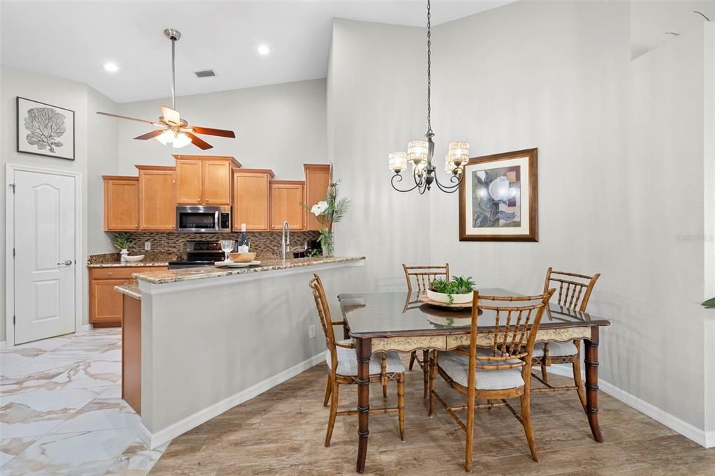 На продажу: $329,000 (2 спален, 2 ванн, 1477 Квадратных фут)