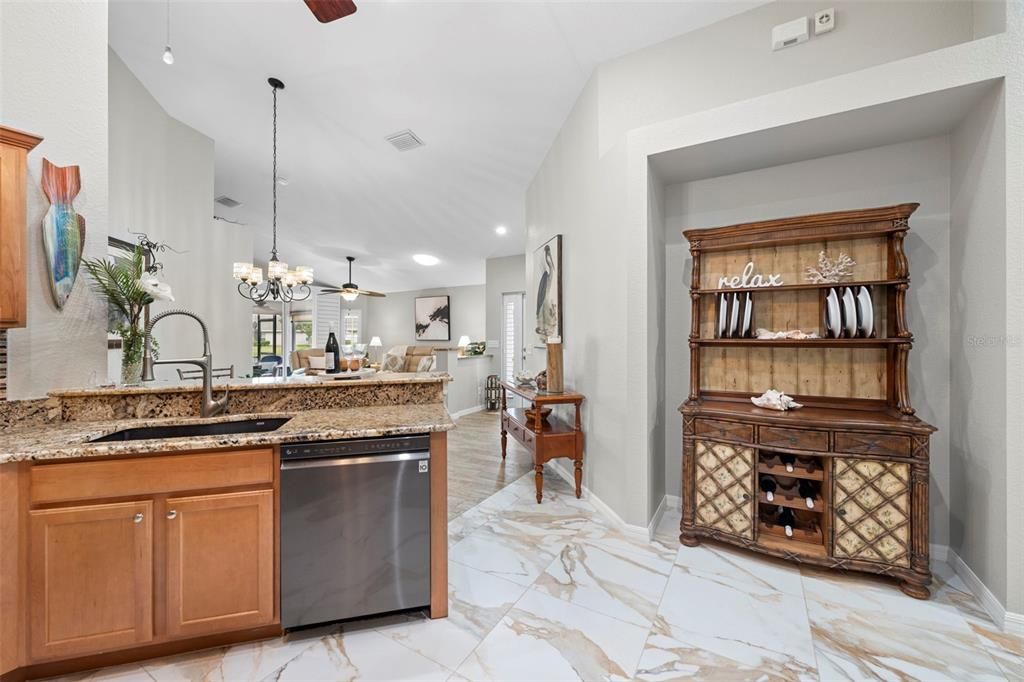 На продажу: $329,000 (2 спален, 2 ванн, 1477 Квадратных фут)