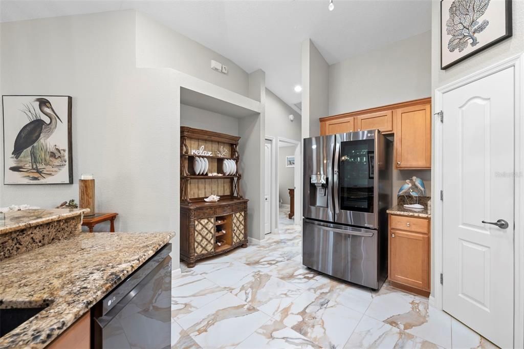 На продажу: $329,000 (2 спален, 2 ванн, 1477 Квадратных фут)