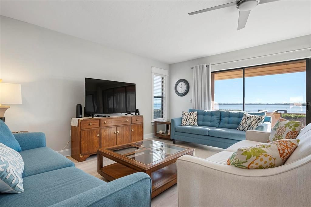 En Venta: $599,000 (3 camas, 2 baños, 1578 Pies cuadrados)