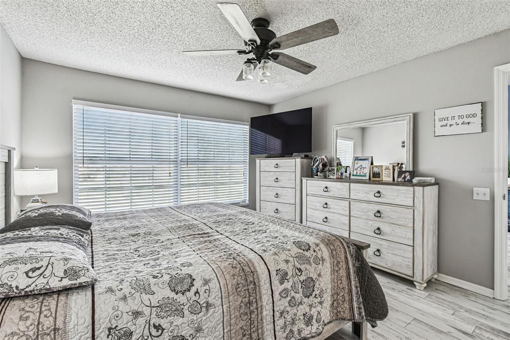 На продажу: $259,000 (2 спален, 2 ванн, 1193 Квадратных фут)