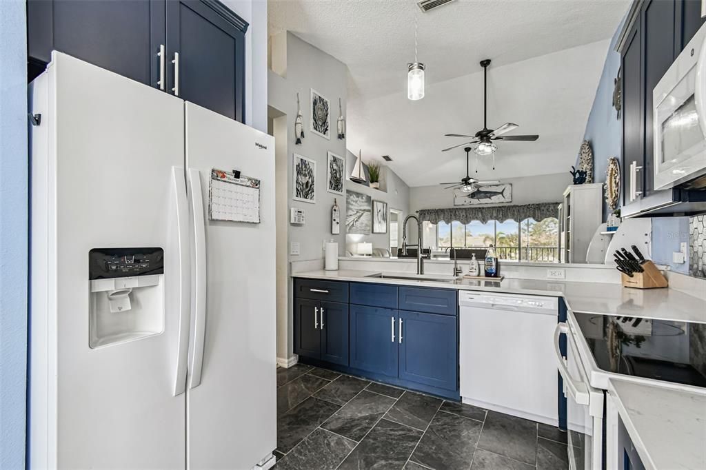 На продажу: $259,000 (2 спален, 2 ванн, 1193 Квадратных фут)