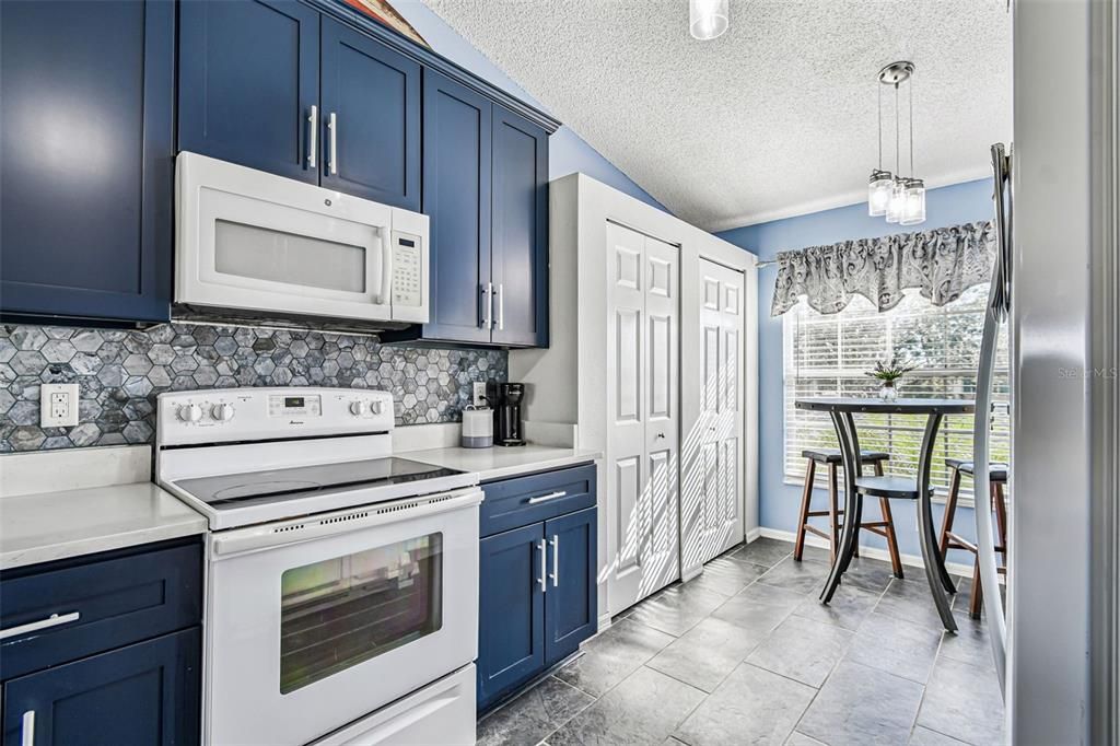 На продажу: $259,000 (2 спален, 2 ванн, 1193 Квадратных фут)