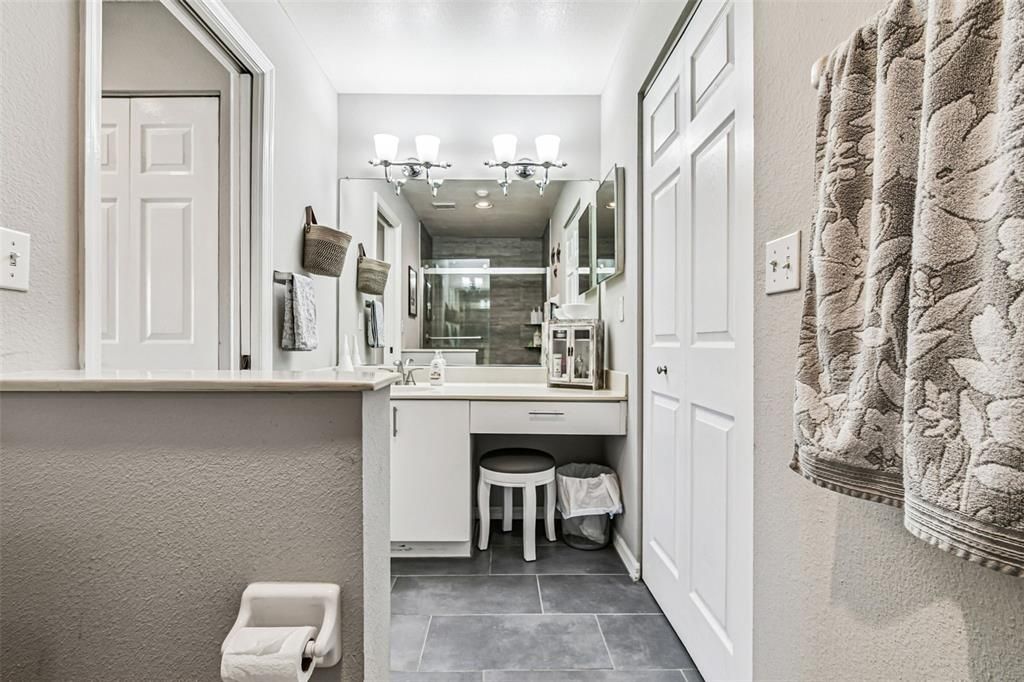 На продажу: $259,000 (2 спален, 2 ванн, 1193 Квадратных фут)