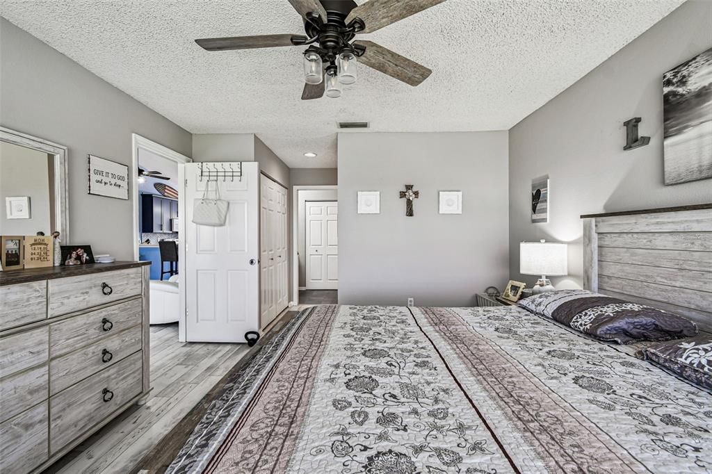 На продажу: $259,000 (2 спален, 2 ванн, 1193 Квадратных фут)