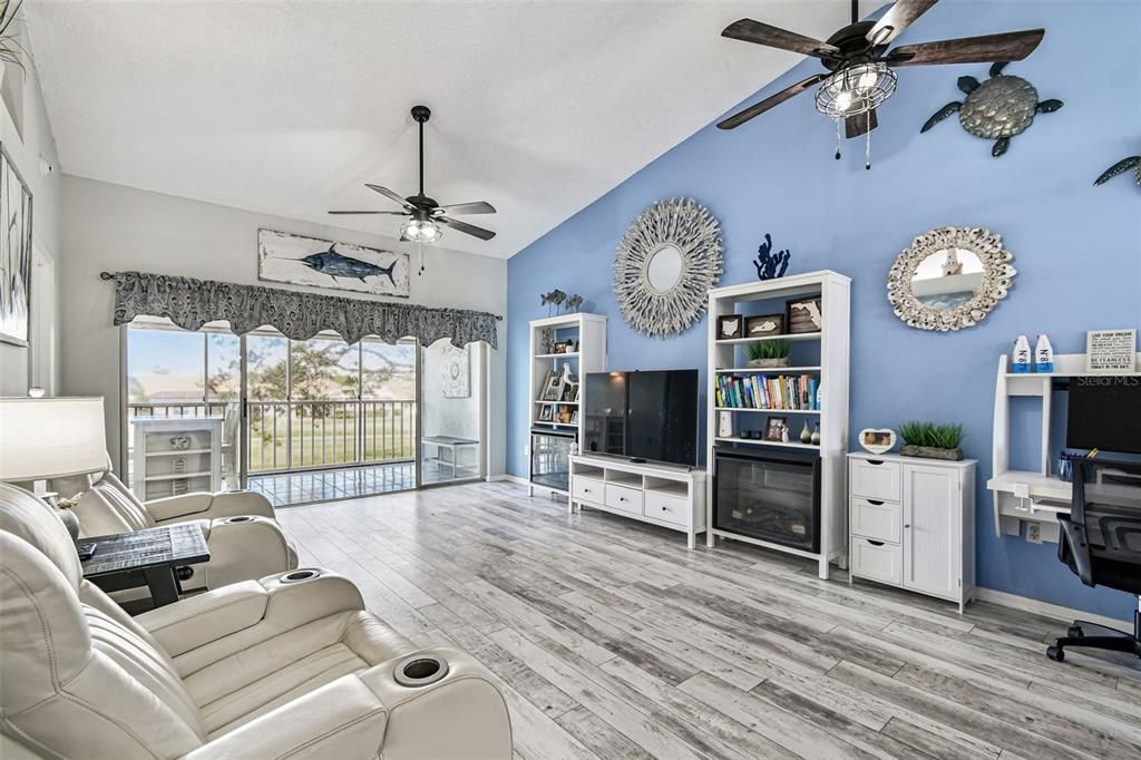 На продажу: $259,000 (2 спален, 2 ванн, 1193 Квадратных фут)