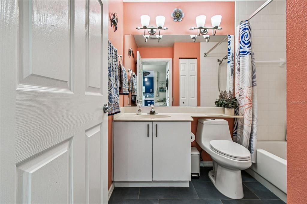 На продажу: $259,000 (2 спален, 2 ванн, 1193 Квадратных фут)