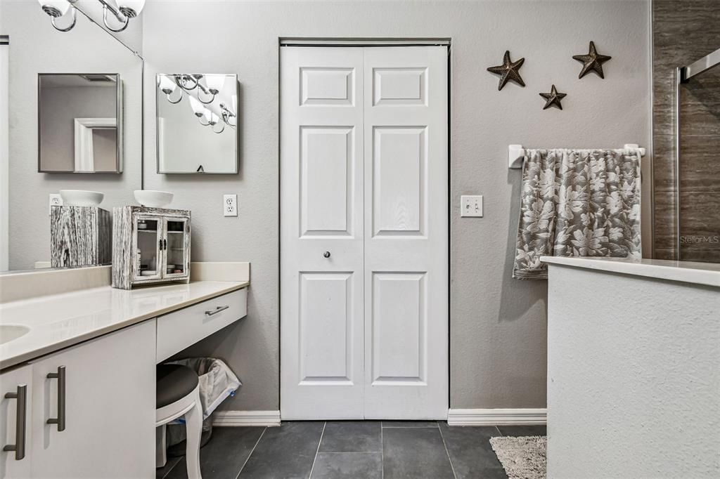 На продажу: $259,000 (2 спален, 2 ванн, 1193 Квадратных фут)