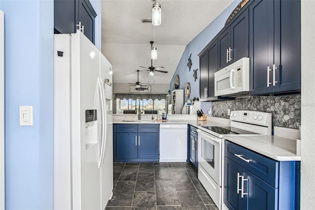 На продажу: $259,000 (2 спален, 2 ванн, 1193 Квадратных фут)