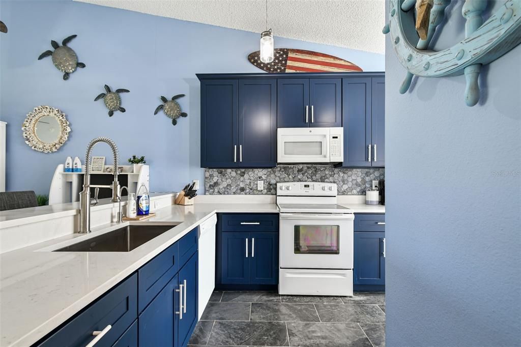 На продажу: $259,000 (2 спален, 2 ванн, 1193 Квадратных фут)