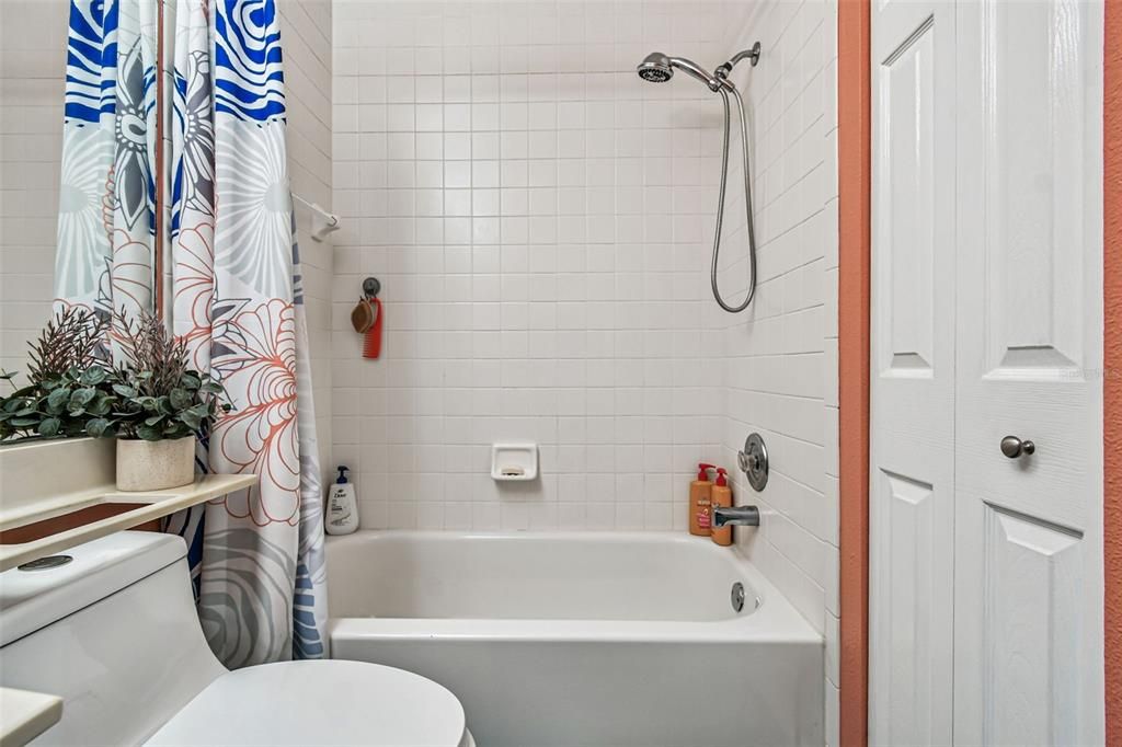 На продажу: $259,000 (2 спален, 2 ванн, 1193 Квадратных фут)