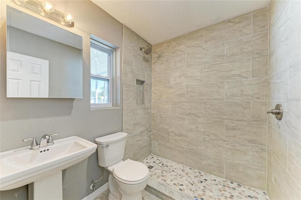 En Venta: $324,900 (2 camas, 2 baños, 1160 Pies cuadrados)