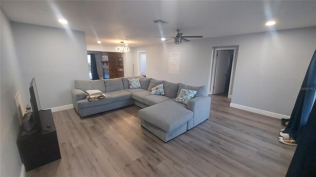 En Renta: $2,900 (3 camas, 2 baños, 2142 Pies cuadrados)