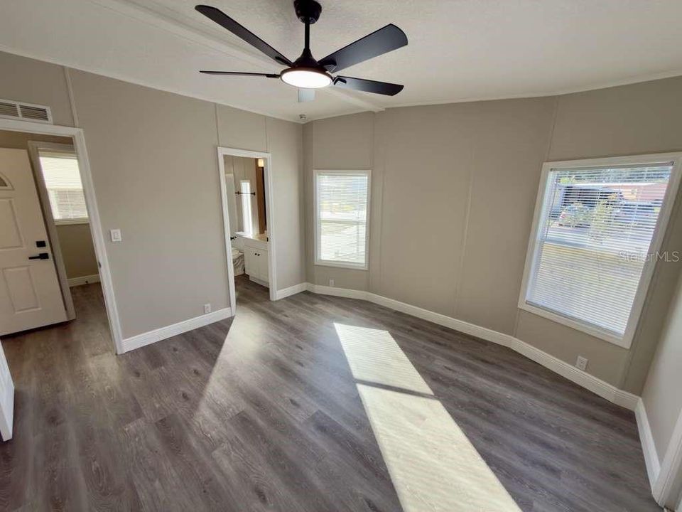 For Sale: $229,900 (2 beds, 2 baths, 1344 Square Feet)