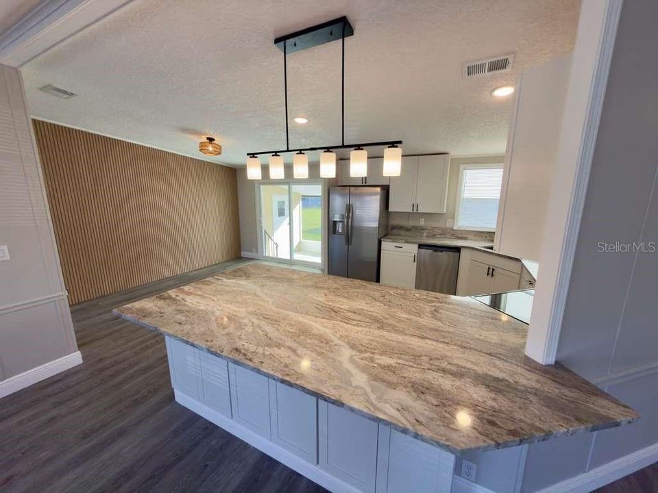 For Sale: $229,900 (2 beds, 2 baths, 1344 Square Feet)