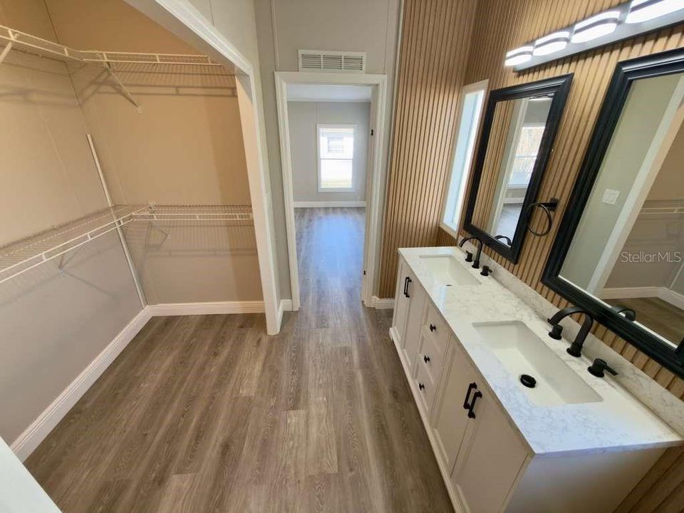 For Sale: $229,900 (2 beds, 2 baths, 1344 Square Feet)