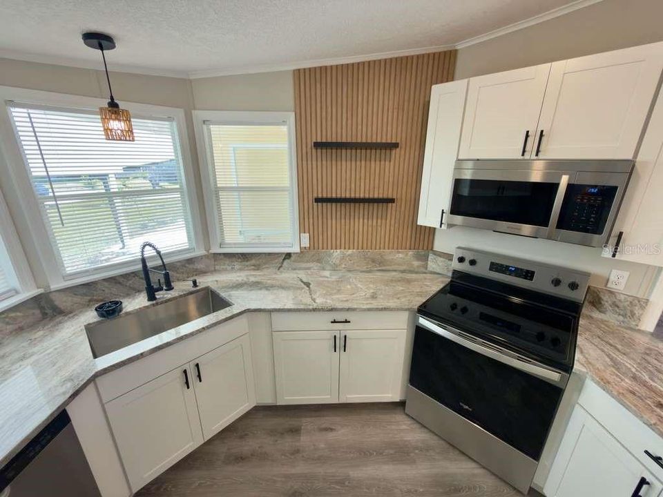 For Sale: $229,900 (2 beds, 2 baths, 1344 Square Feet)