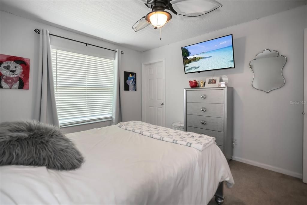 En Venta: $615,000 (4 camas, 2 baños, 2560 Pies cuadrados)