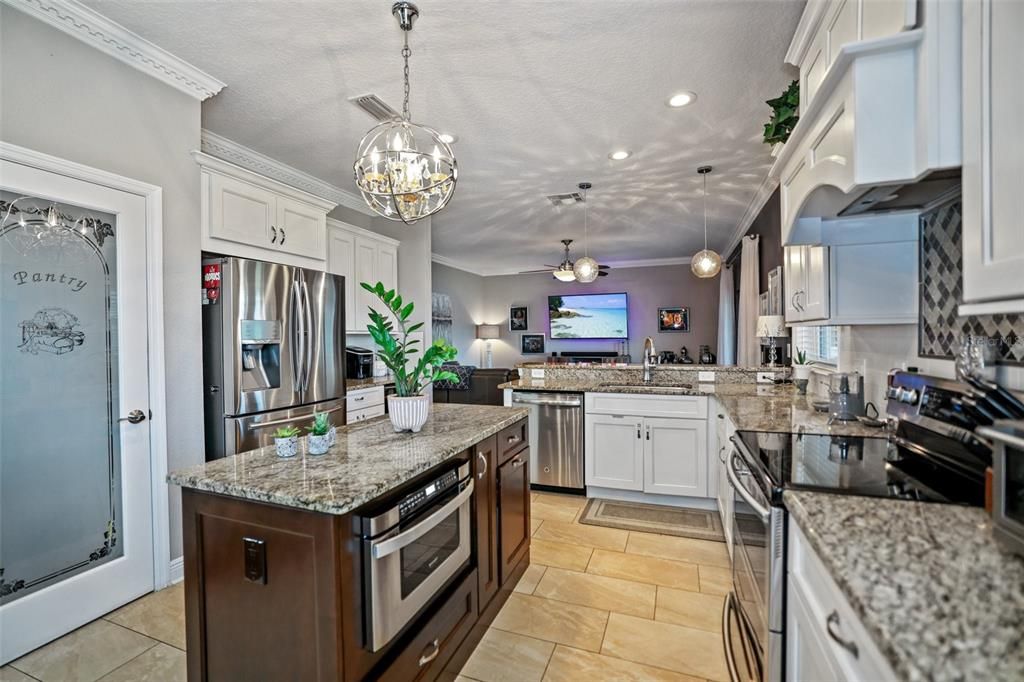 En Venta: $615,000 (4 camas, 2 baños, 2560 Pies cuadrados)