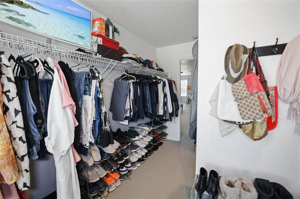 En Venta: $615,000 (4 camas, 2 baños, 2560 Pies cuadrados)