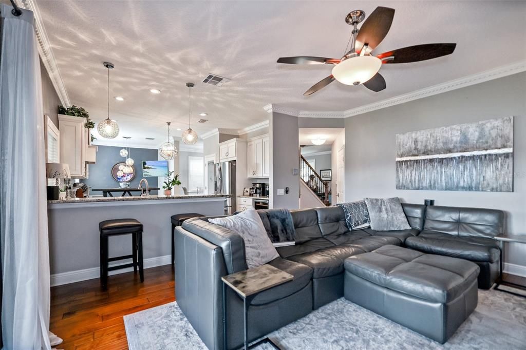 En Venta: $615,000 (4 camas, 2 baños, 2560 Pies cuadrados)