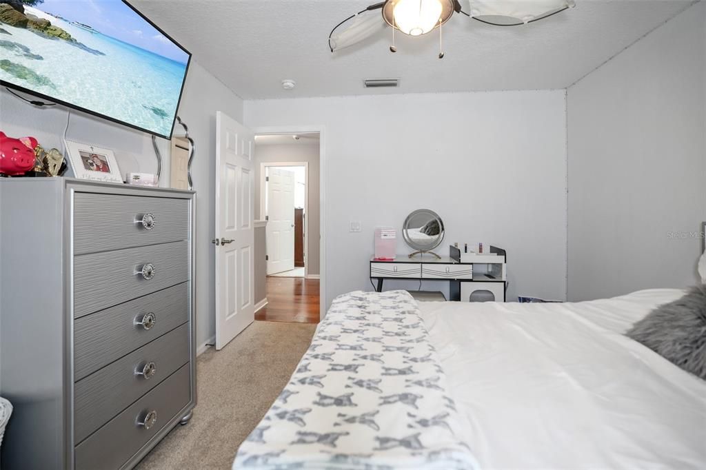 En Venta: $615,000 (4 camas, 2 baños, 2560 Pies cuadrados)