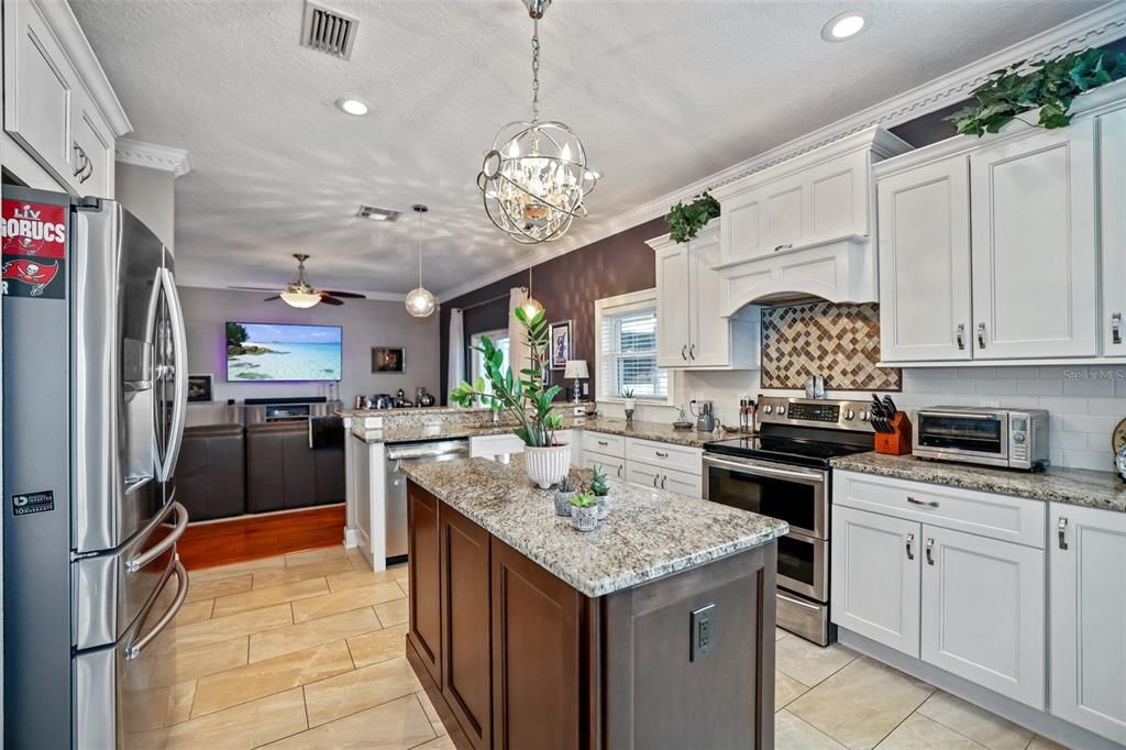 En Venta: $615,000 (4 camas, 2 baños, 2560 Pies cuadrados)