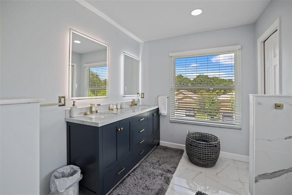 En Venta: $615,000 (4 camas, 2 baños, 2560 Pies cuadrados)