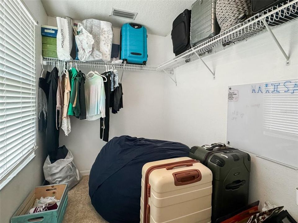 En Venta: $615,000 (4 camas, 2 baños, 2560 Pies cuadrados)